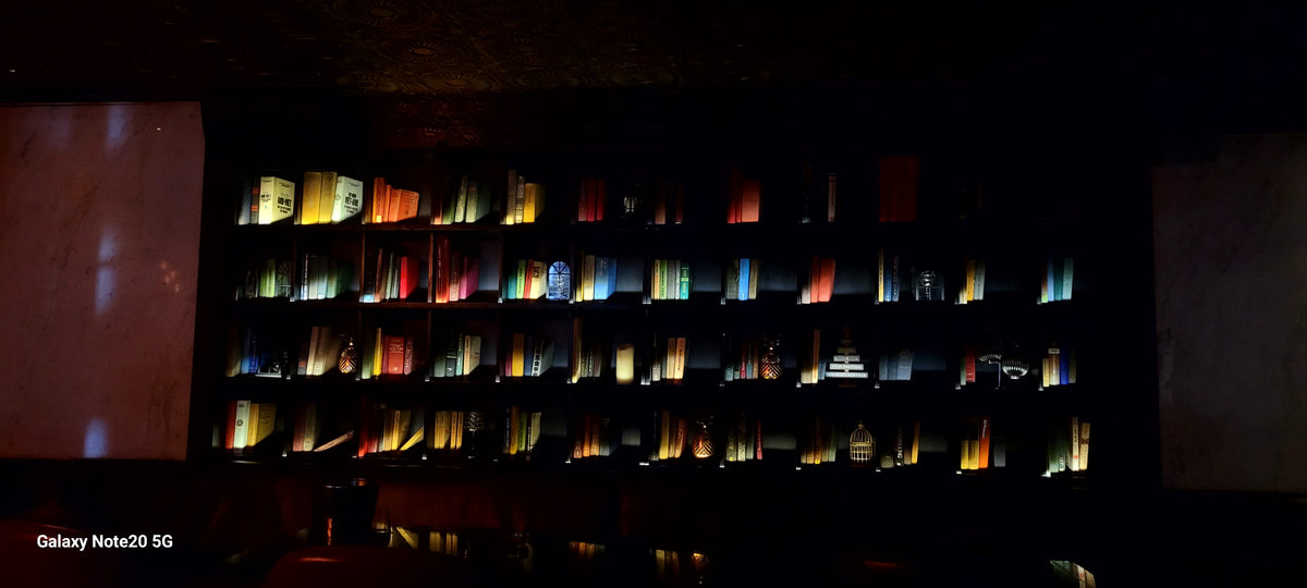 Hệ Tủ Sách Âm Tường Tích Hợp Đèn LED Cao Cấp – Kệ Trang Trí Phòng Khách & Lounge Speakeasy Luxury
