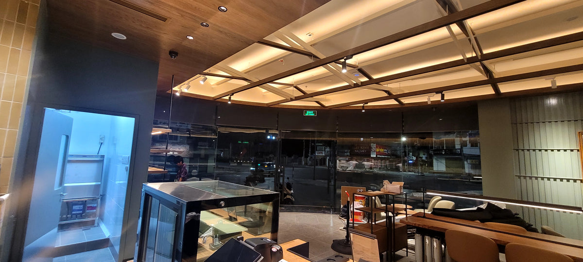 Hệ Trần Nan Gỗ Ô Cờ Tích Hợp Đèn LED Xuyên Sáng – Giải Pháp Trang Trí Trần Quán Cafe, Nhà Hàng Cao Cấp