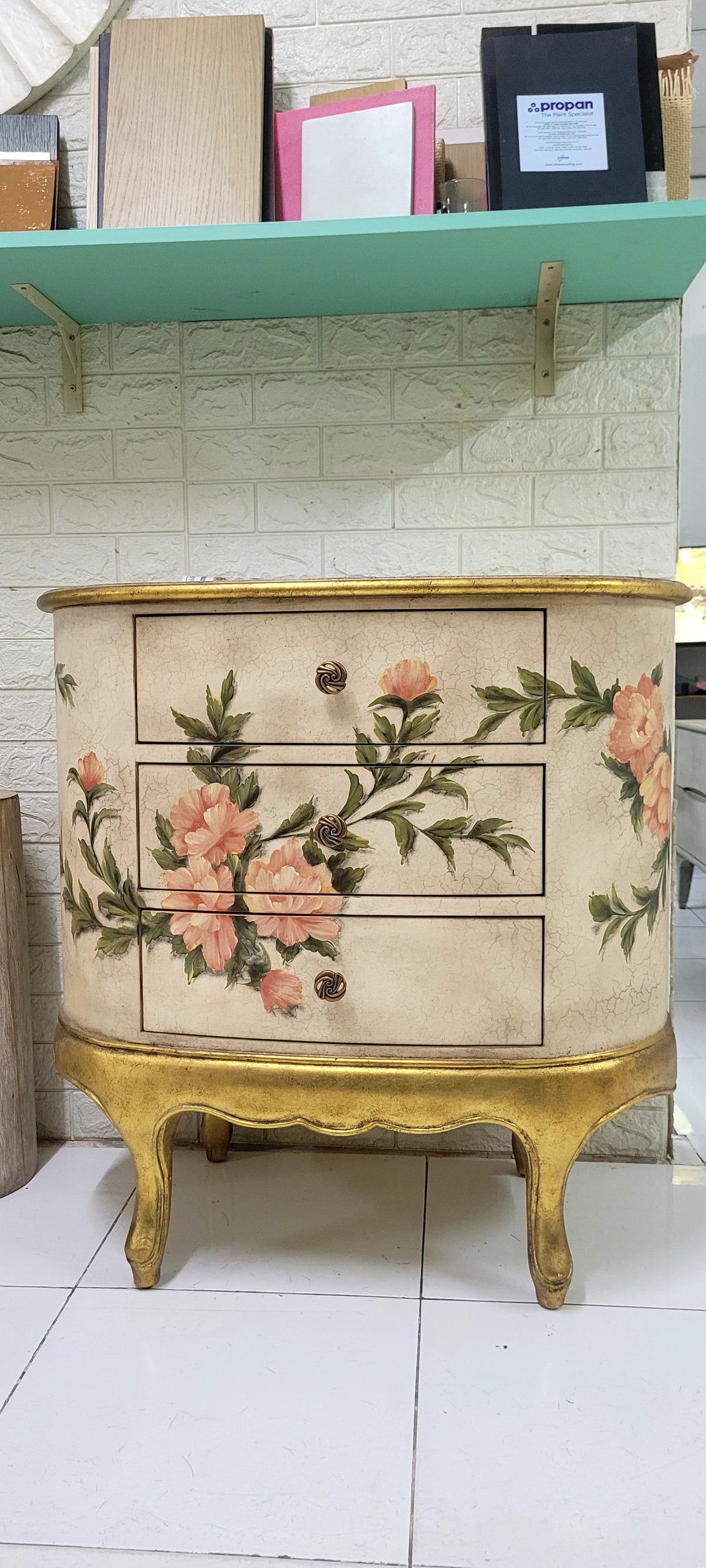 Tủ Console Trang Trí Dáng Oval Vẽ Tay Hoa Mẫu Đơn – Tủ Tab Đầu Giường Tân Cổ Điển European Vintage