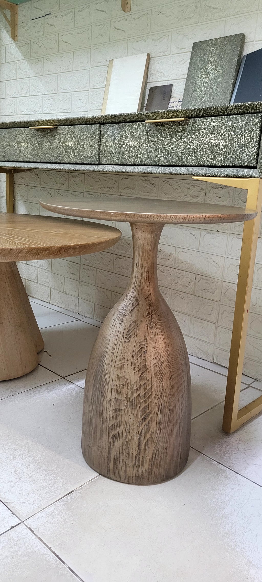 Bộ Bàn Trà & Đôn Gỗ Điêu Khắc Nguyên Khối – Bàn Góc Trang Trí Phong Cách Wabi-Sabi, Japandi Luxury