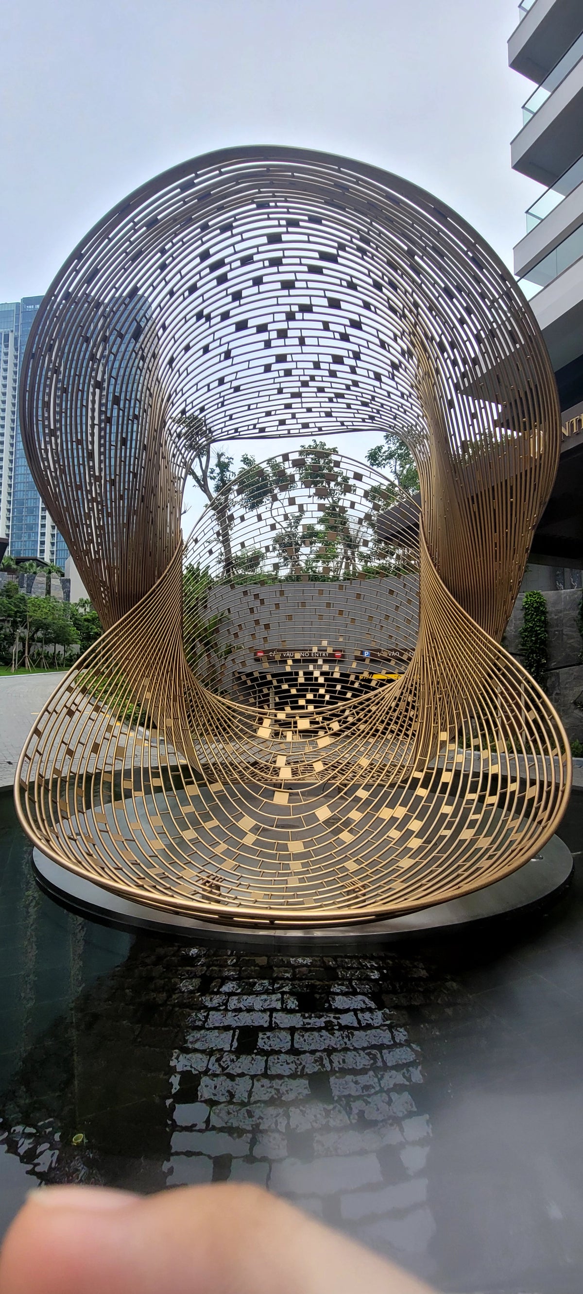 Thi Công Điêu Khắc Landmark Nghệ Thuật Đài Phun Nước Cảnh Quan – Tượng Xoắn Ốc Mạ Đồng Sảnh Khách Sạn & Resort Cao Cấp