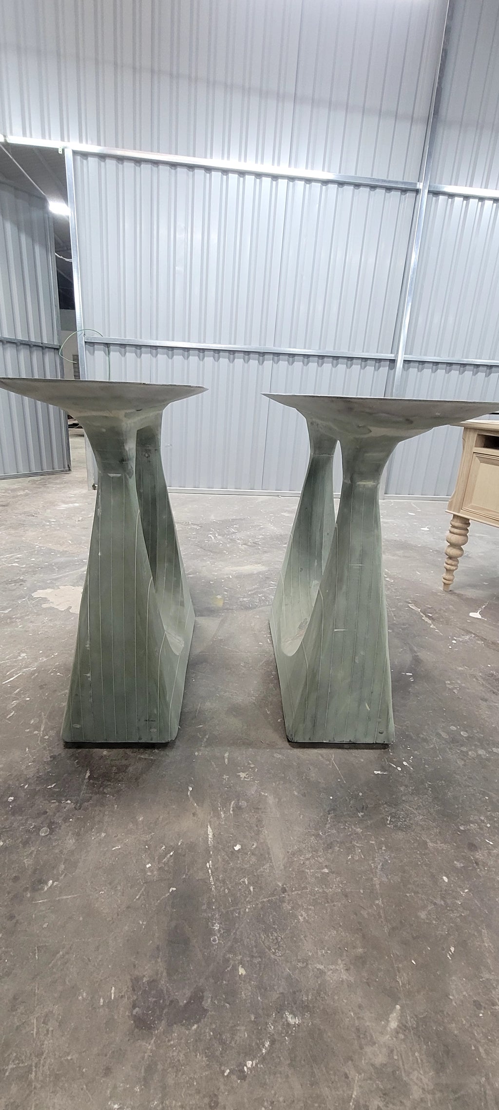 Bàn Console Điêu Khắc Kiến Trúc Chân Rỗng – Bàn Trang Trí Contemporary Organic Dáng Oval Khởi Thủy