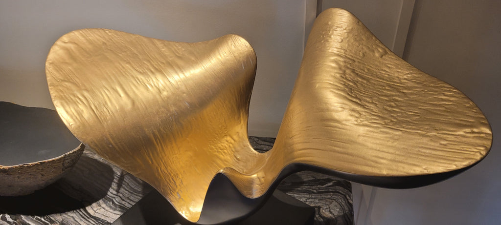 Tượng Điêu Khắc Để Bàn Dải Lụa Dát Vàng Đen Nhám Cao Cấp – Decor Tủ Console & Bàn Trà Luxury