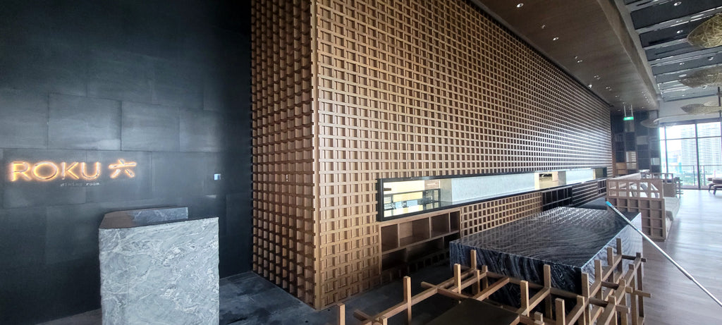 Dịch Vụ Thiết Kế & Thi Công Nội Thất Nhà Hàng Japandi Fine Dining – Hệ Vách Gỗ Grid & Đèn Mây Tre Điêu Khắc