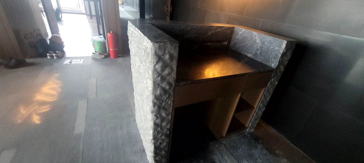 Quầy Lễ Tân Đá Tự Nhiên Chẻ Thô Điêu Khắc – Quầy Đón Khách & Thu Ngân Phong Cách Japandi / Wabi-Sabi Luxury