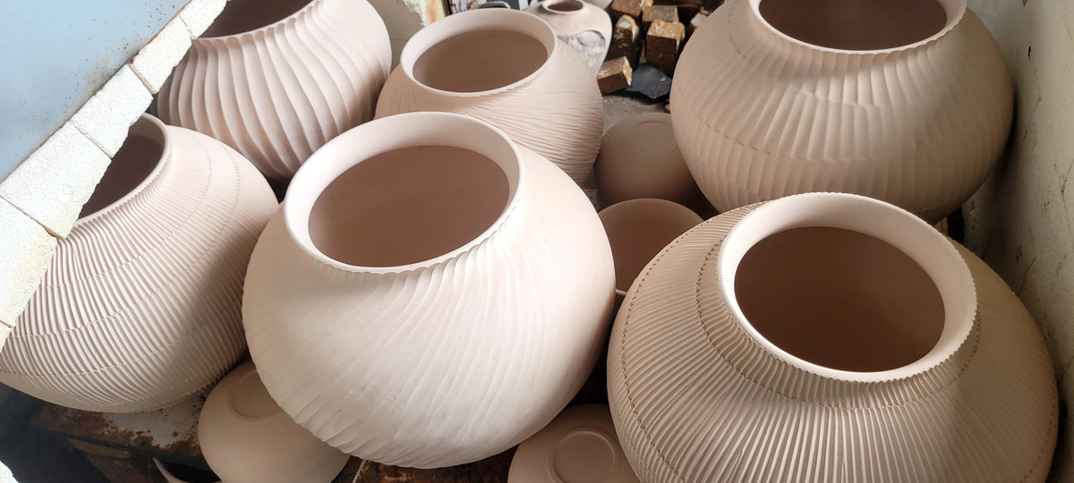 Bộ Sưu Tập Bình Gốm Thủ Công Điêu Khắc & Chạm Khắc Nổi Art – Lọ Gốm Trang Trí Wabi-Sabi & Japandi Luxury