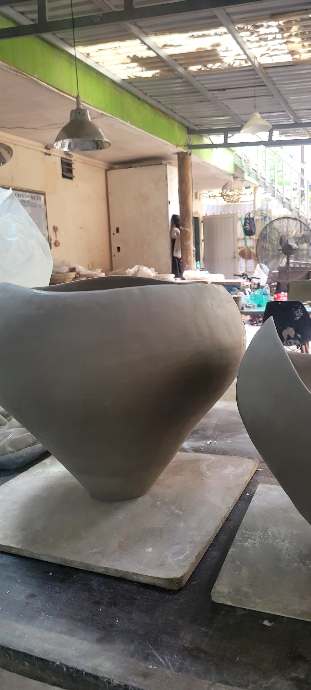 Bát Gốm Điêu Khắc Dáng Hữu Cơ Khổ Lớn – Tác Phẩm Studio Pottery Decor Bàn Console & Sảnh Biệt Thự Luxury