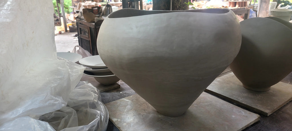 Bát Gốm Điêu Khắc Dáng Hữu Cơ Khổ Lớn – Tác Phẩm Studio Pottery Decor Bàn Console & Sảnh Biệt Thự Luxury