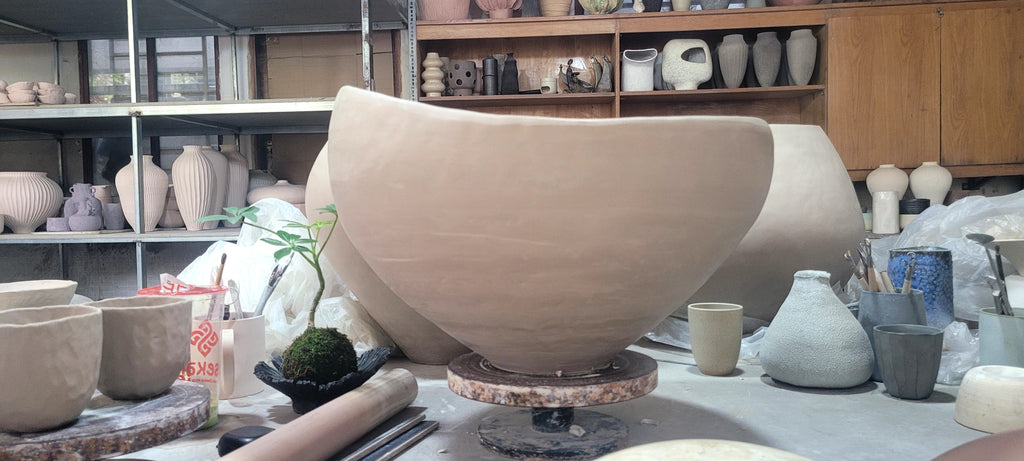 Bát Gốm Điêu Khắc Dáng Hữu Cơ Khổ Lớn – Tác Phẩm Studio Pottery Decor Bàn Console & Sảnh Biệt Thự Luxury