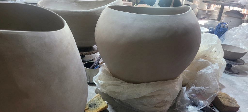 Bát Gốm Điêu Khắc Dáng Hữu Cơ Khổ Lớn – Tác Phẩm Studio Pottery Decor Bàn Console & Sảnh Biệt Thự Luxury