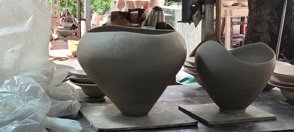 Bát Gốm Điêu Khắc Dáng Hữu Cơ Khổ Lớn – Tác Phẩm Studio Pottery Decor Bàn Console & Sảnh Biệt Thự Luxury