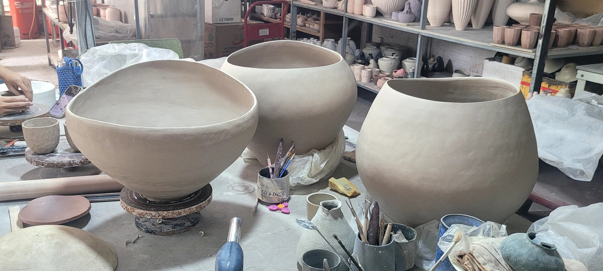 Bát Gốm Điêu Khắc Dáng Hữu Cơ Khổ Lớn – Tác Phẩm Studio Pottery Decor Bàn Console & Sảnh Biệt Thự Luxury