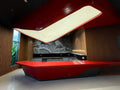 Dịch Vụ Thiết Kế & Thi Công Quầy Bar Thương Mại Màu Đỏ Solid Surface – Quầy Pha Chế Island Khối Đương Đại Cho Showroom & Lounge