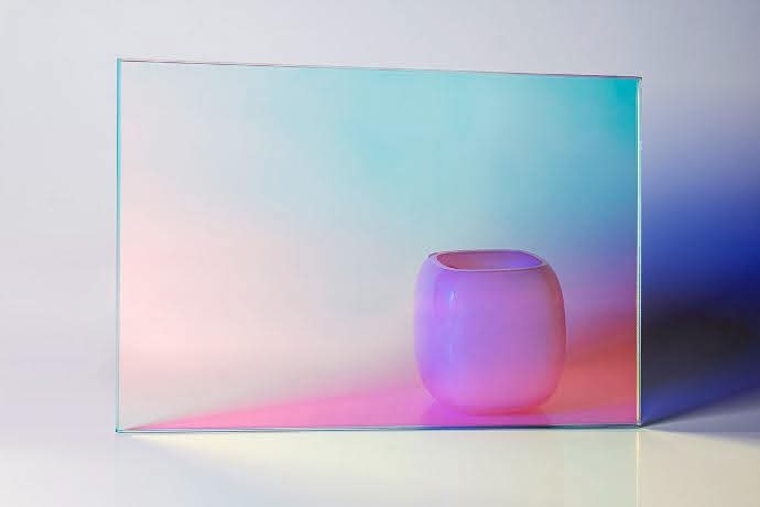Bộ Sưu Tập Kính Trang Trí Đổi Màu Dichroic Glass – Kính Mờ & Kính Gân Sọc Hỏa Biến Quang Học Cho Vách Ngăn Biệt Thự & Showroom Luxury
