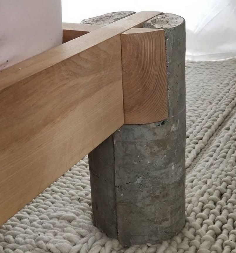 Bộ Sưu Tập Nội Thất Gỗ Nguyên Khối Chân Đá Hộc & Bê Tông – Giường Bệt & Ghế Băng Phong Cách Wabi-Sabi Luxury