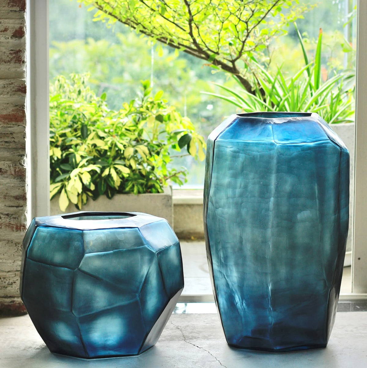 Bộ Sưu Tập Bình Thủy Tinh Thổi & Mài Thủ Công Cao Cấp – Lọ Hoa Decor Đa Diện Mờ Phong Cách Wabi-Sabi & Modern Organic Luxury