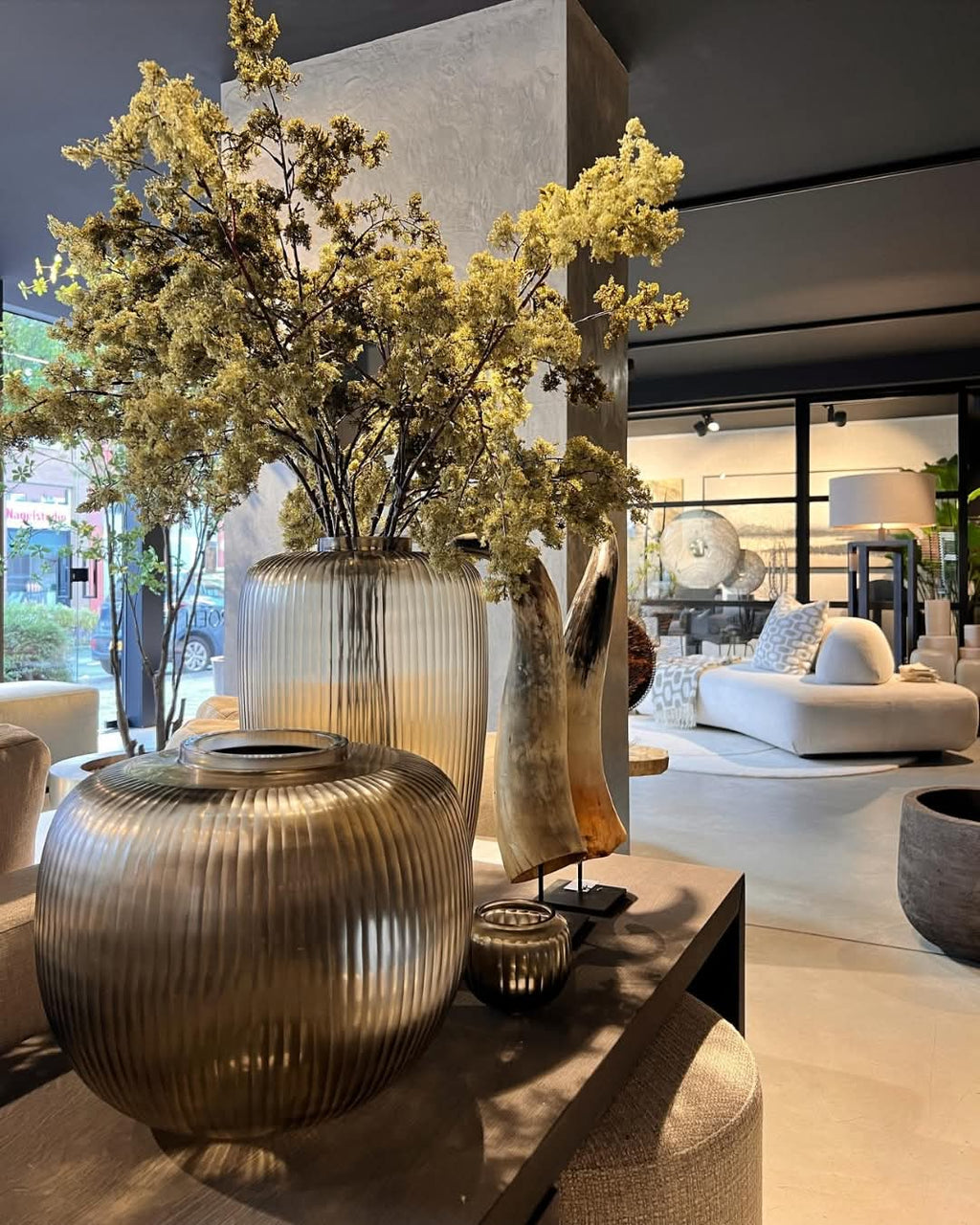 Bộ Sưu Tập Bình Thủy Tinh Thổi & Mài Thủ Công Cao Cấp – Lọ Hoa Decor Đa Diện Mờ Phong Cách Wabi-Sabi & Modern Organic Luxury